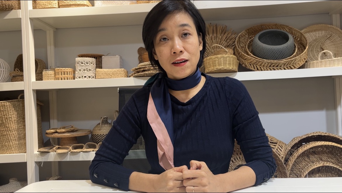 Bà Vũ Thị Lan Hương - Giám đốc Công ty TNHH thêu ren Mặt Trời Xanh - Chi nhánh Hà Nội