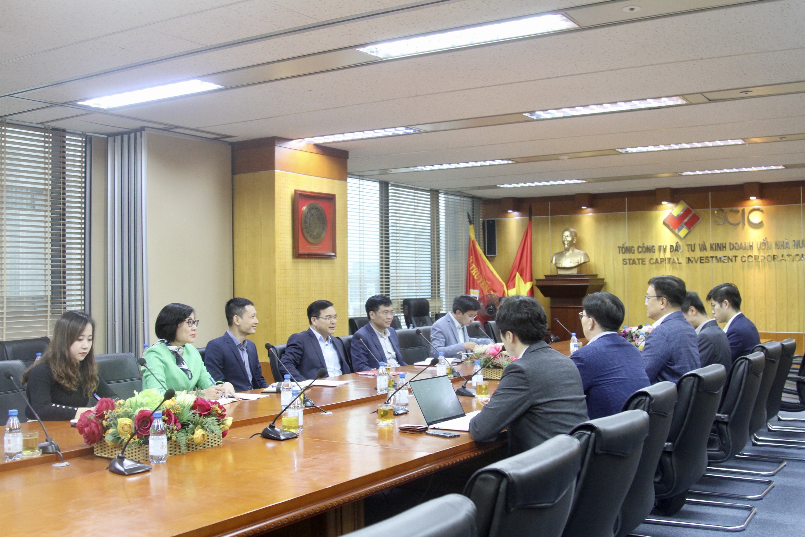 Toàn cảnh buổi làm việc.