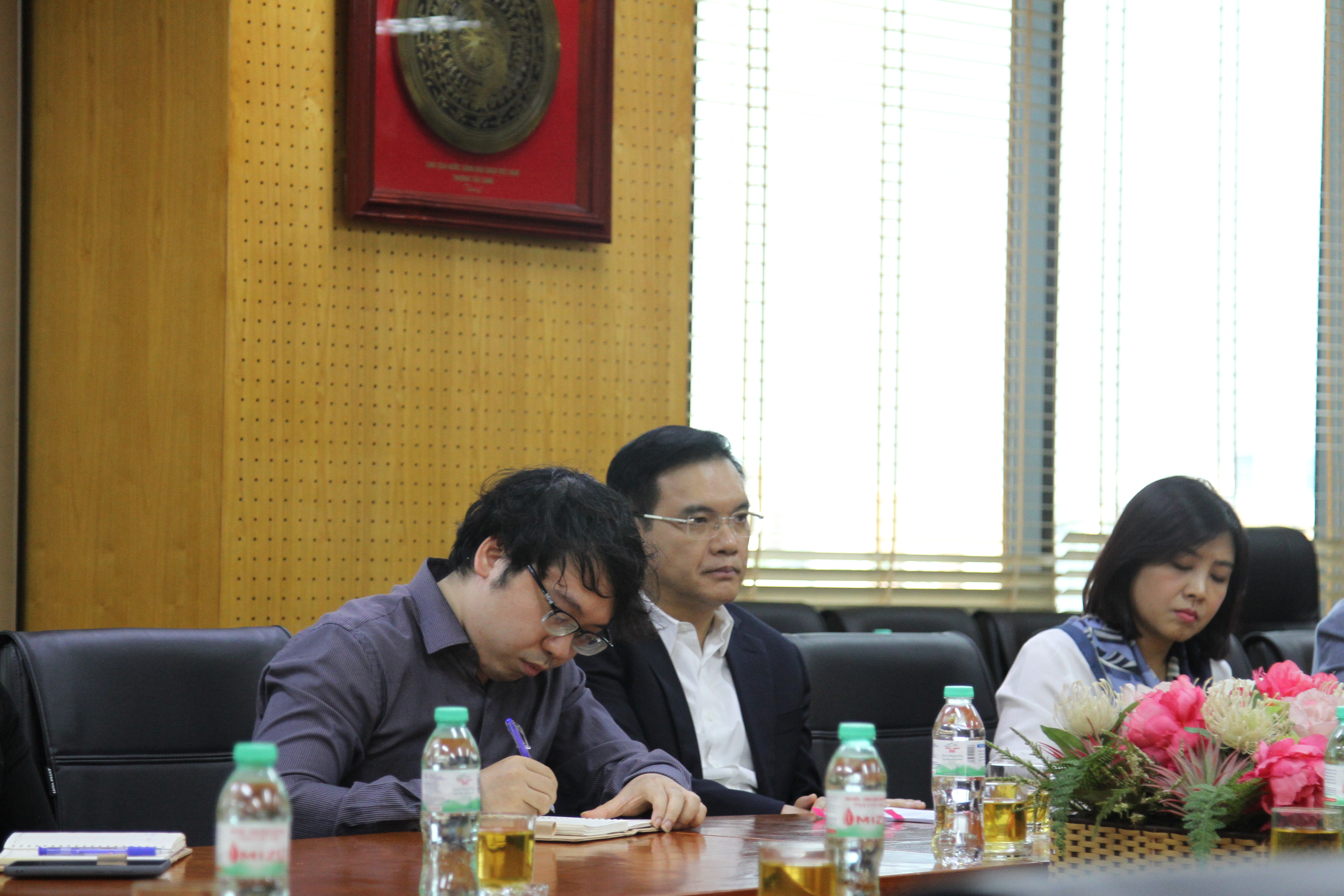 Ông Nguyễn Chí Thành, Chủ tịch HĐTV SCIC giới thiệu các dự án đầu tư với QIA