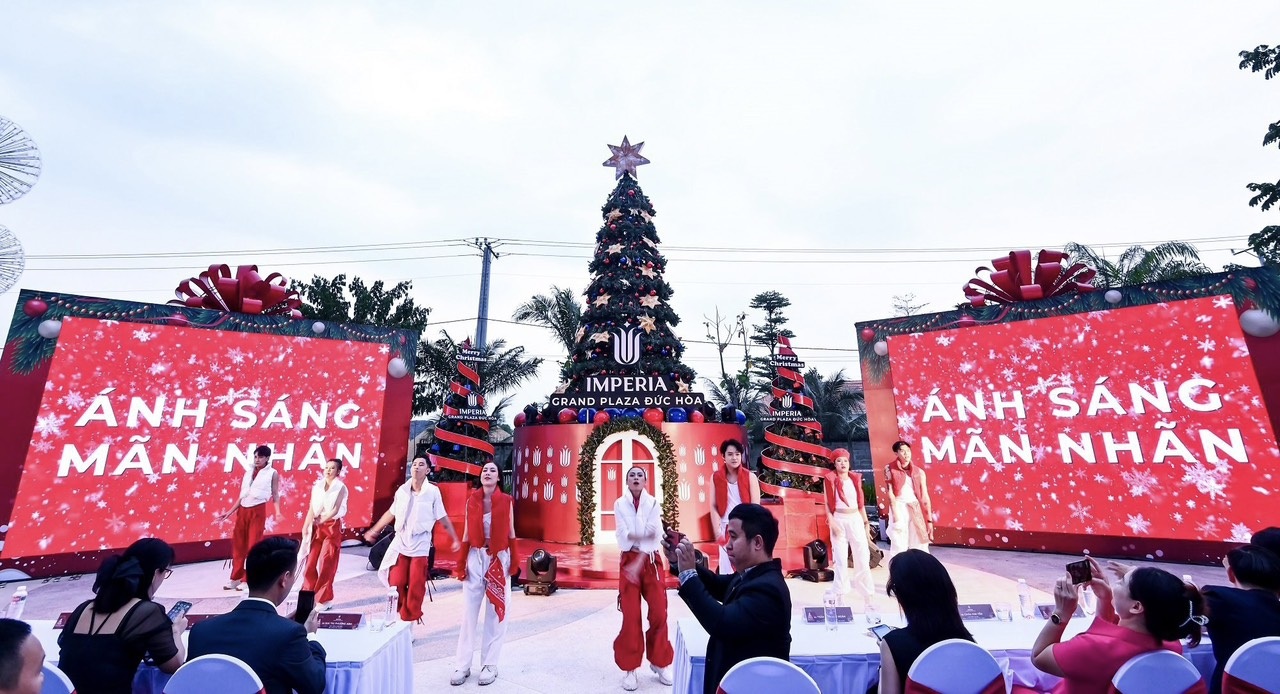 Những tiết mục ca nhạc giải trí diễn ra sôi động suốt chương trình.