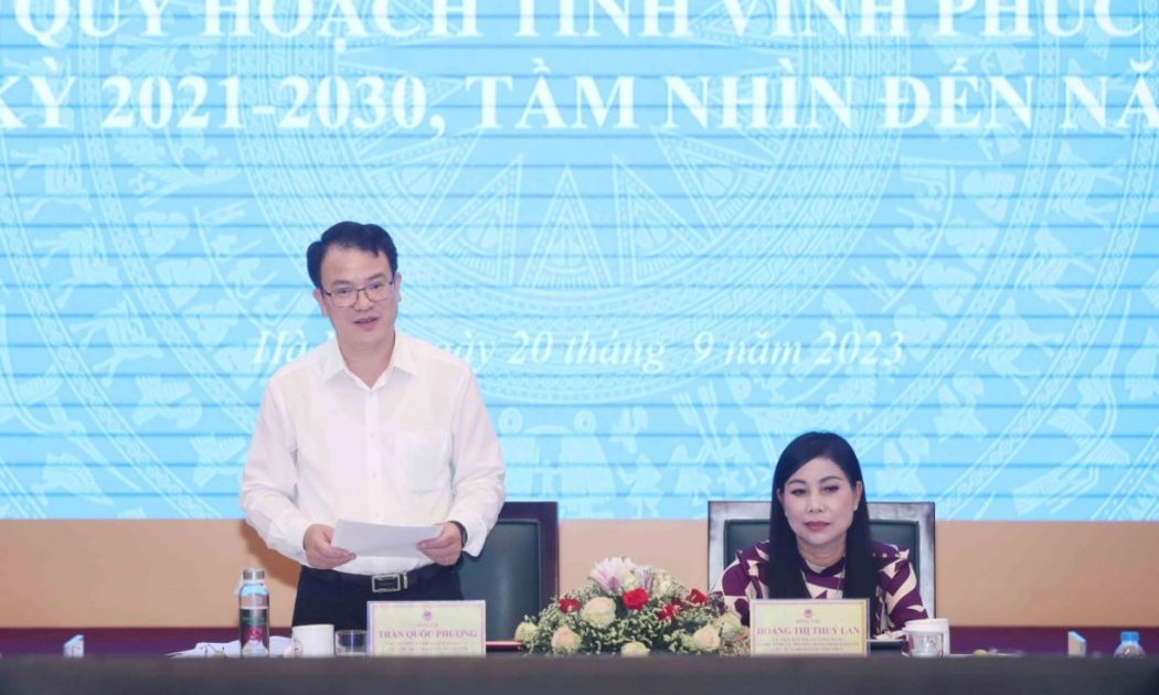 Thứ trưởng Trần Quốc Phương chỉ rõ, muốn phát triển vững mạnh, tỉnh Vĩnh Phúc cần xác định rõ được các tiềm năng riêng có, các thế mạnh khác biệt và nổi trội. Ảnh: MPI