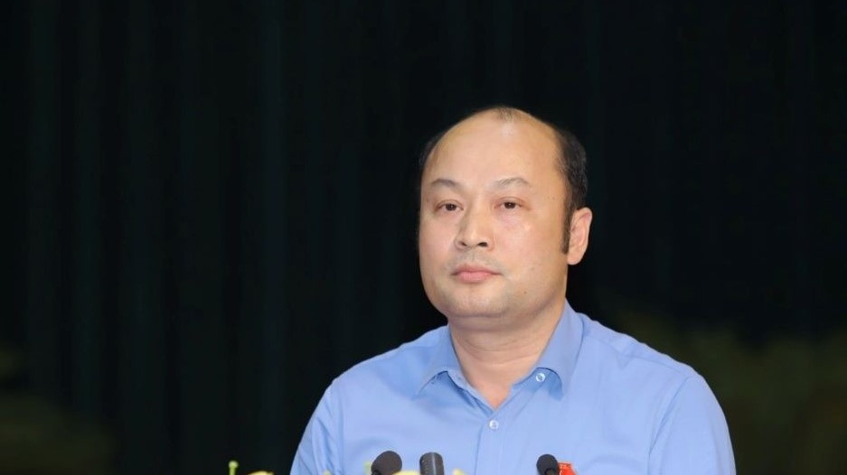 Đại biểu Cao Văn Cường, Tỉnh ủy viên, Giám đốc Sở Nông nghiệp và Phát triển Nông thôn, phát biểu thảo luận tại kỳ họp