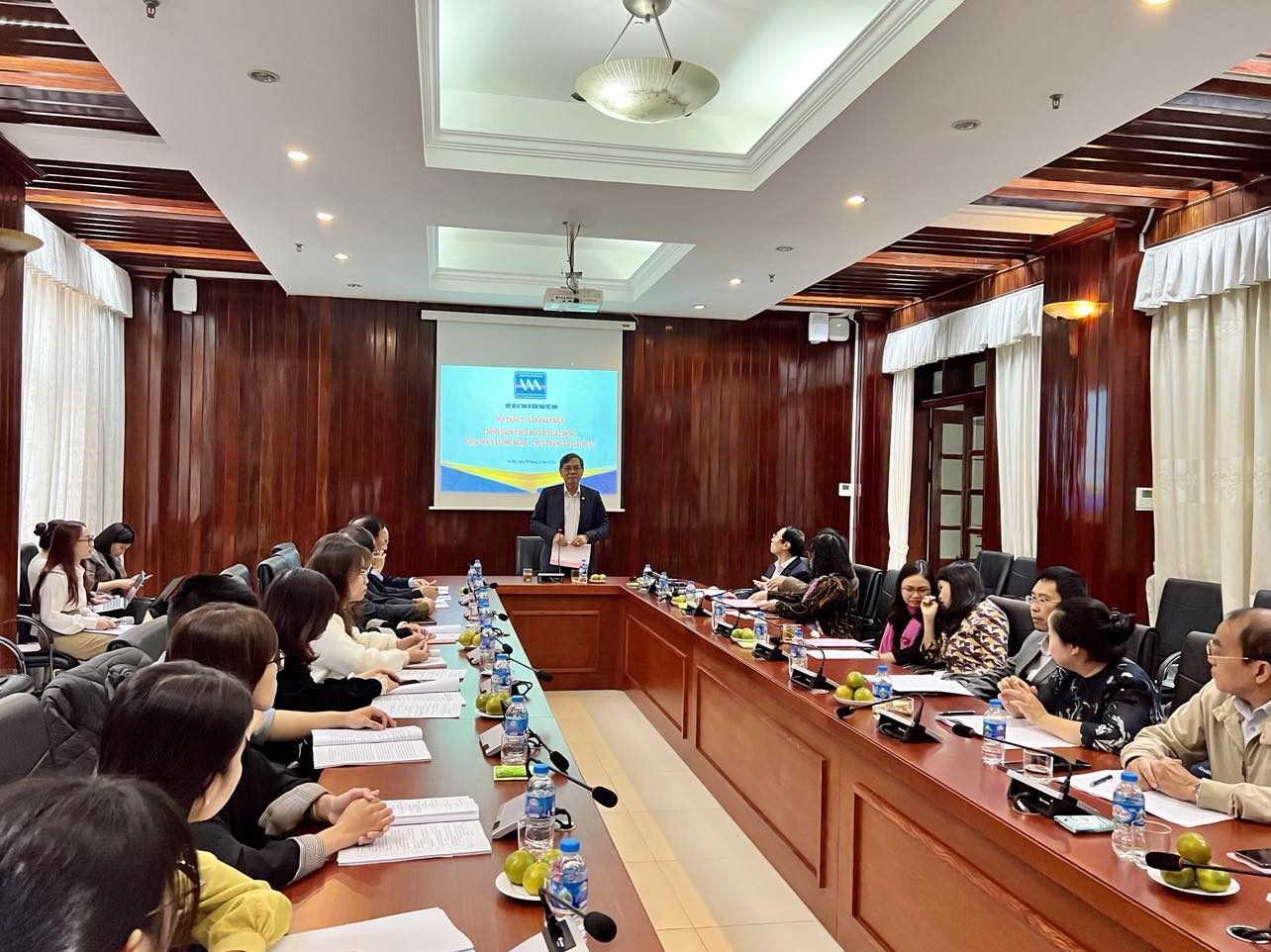 C&aacute;c chuy&ecirc;n gia VAA thảo luận về ch&iacute;nh s&aacute;ch thuế&nbsp; đối với hoạt động khoa học c&ocirc;ng nghệ.&nbsp;