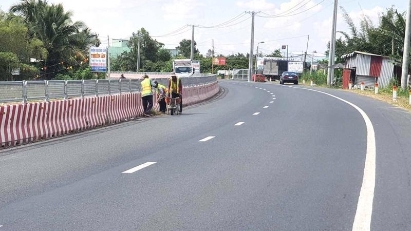 Two highway projects linking Mekong Delta provinces open to traffic