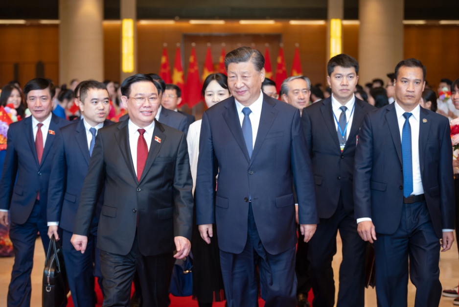 Chủ tịch Quốc hội Vương Đình Huệ hội kiến Tổng Bí thư, Chủ tịch nước Tập Cận Bình.