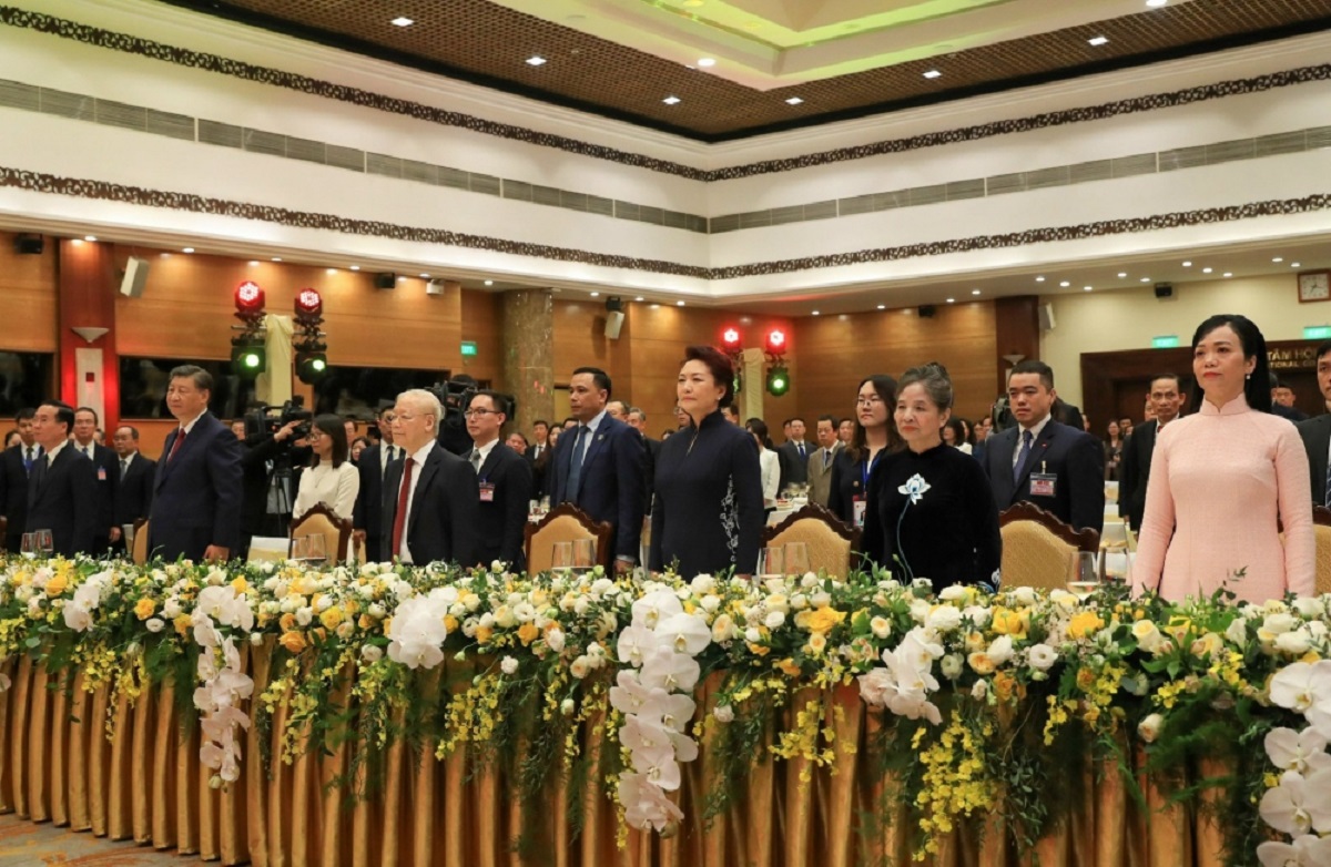 Chi&ecirc;u đ&atilde;i trọng thể ch&agrave;o mừng Tổng B&iacute; thư, Chủ tịch nước Trung Quốc v&agrave; Phu nh&acirc;n. Ảnh: TTXVN.