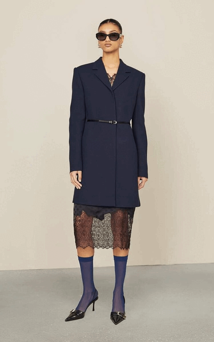 Một Givenchy trẻ hơn rất nhiều, thiết kế mang t&iacute;nh ứng dụng hơn dưới thời&nbsp;Matthew Williams.