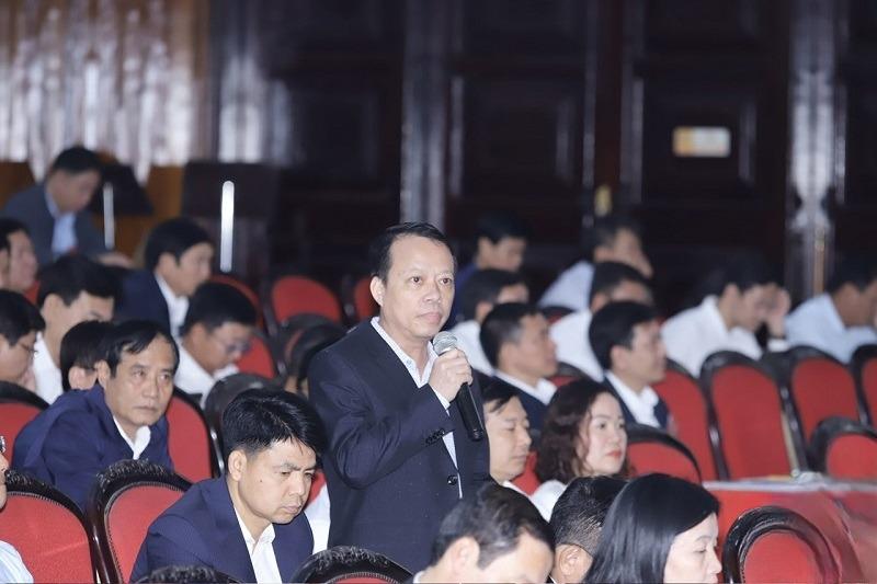 Đại biểu Đỗ Ngọc Duy, tổ đại biểu huyện Nga Sơn đặt câu hỏi chất vấn