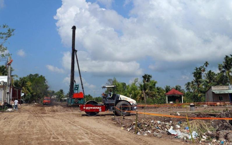 Construction of expressway section in Mekong Delta hit by material shortages
