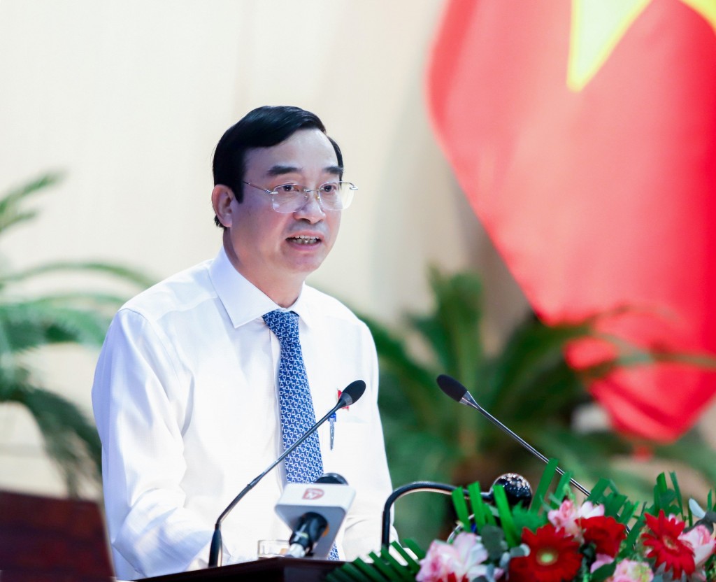 &Ocirc;ng L&ecirc; Trung Chinh, Chủ tịch UBND TP Đ&agrave; Nẵng ph&aacute;t biểu tại kỳ họp (Ảnh: HĐND).