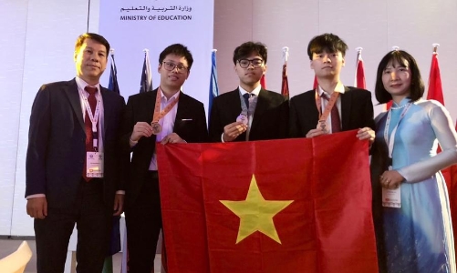 Tuyên dương học sinh đoạt giải Olympic và Khoa học kỹ thuật quốc tế năm 2023