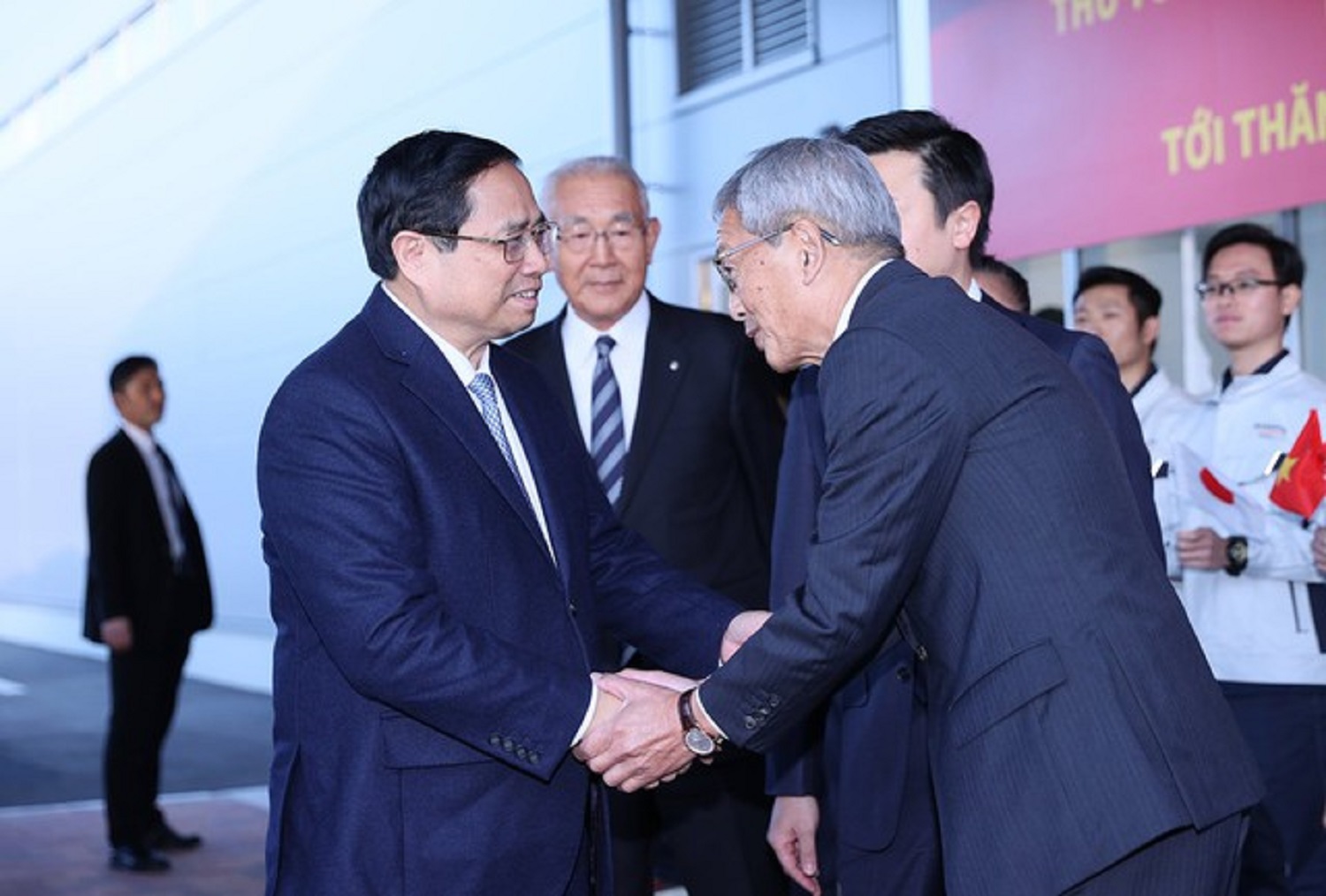 hủ tướng Phạm Minh Chính tới thăm Công ty Shibata Gousei tại tỉnh Gunma. Ảnh: VGP.