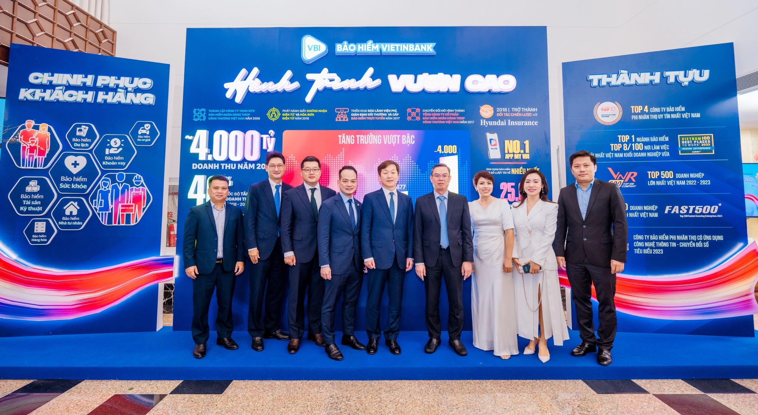 Lãnh đạo cơ quan nhà nước, Đại sứ quán Hàn Quốc, Ngân hàng Công Thương, Bảo hiểm VietinBank tham dự sự kiện.