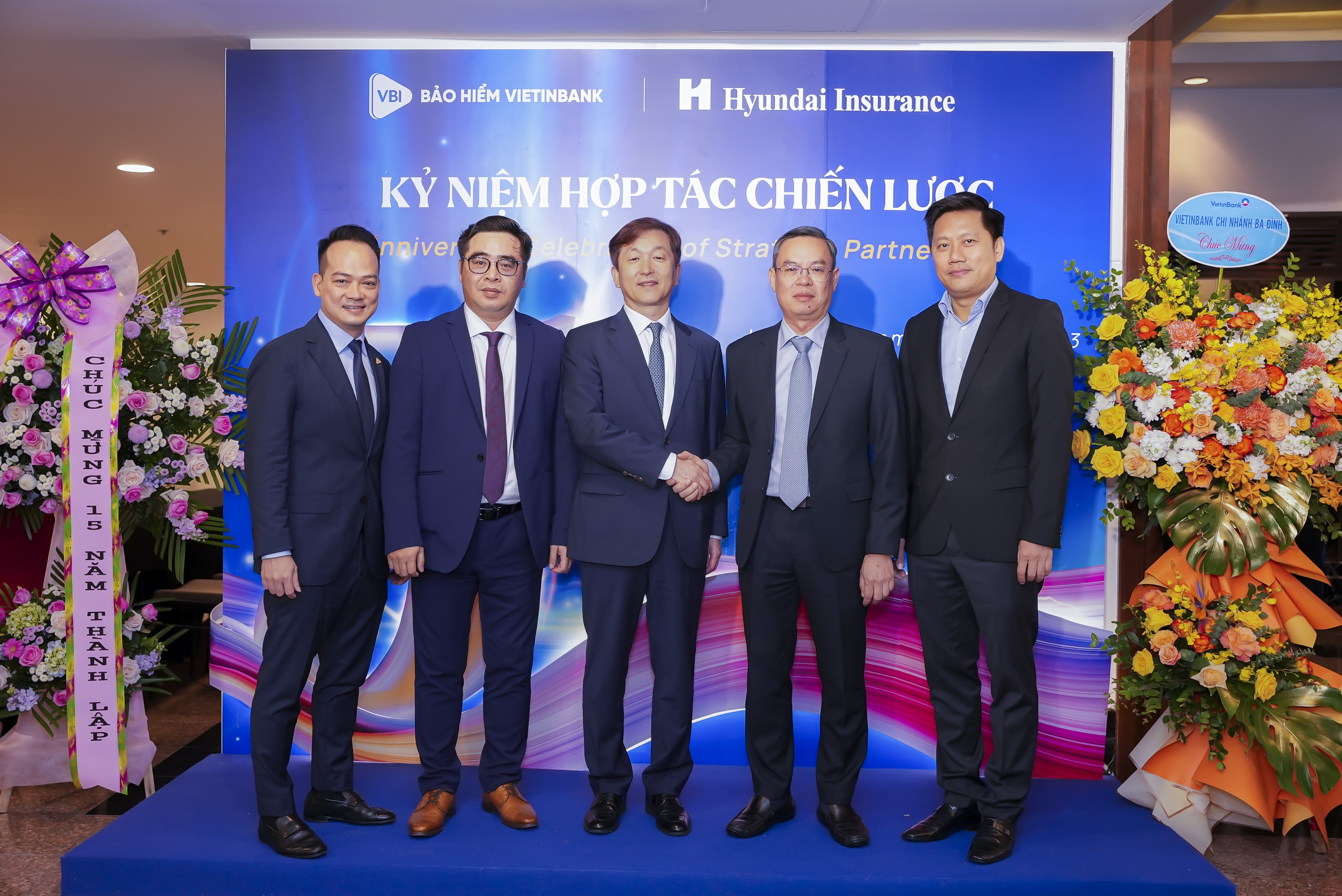 L&atilde;nh đạo Cục gi&aacute;m s&aacute;t bảo hiểm Bộ t&agrave;i ch&iacute;nh, Bảo hiểm Hyundai, Ng&acirc;n h&agrave;ng c&ocirc;ng Thương, bảo hiểm VietinBank tham dự sự kiện.