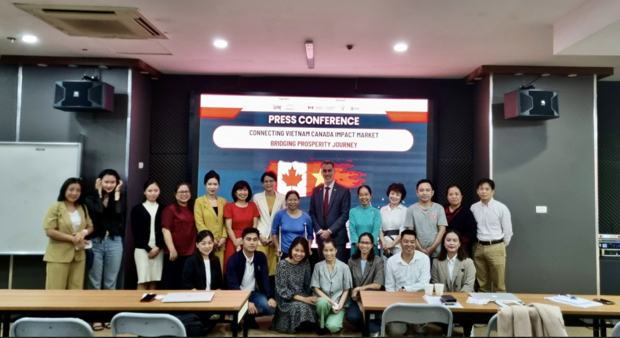 Họp báo "Kết nối thị trường tác động Việt Nam-Canada: Hành trình bắc cầu thịnh vượng" ngày 15/12/