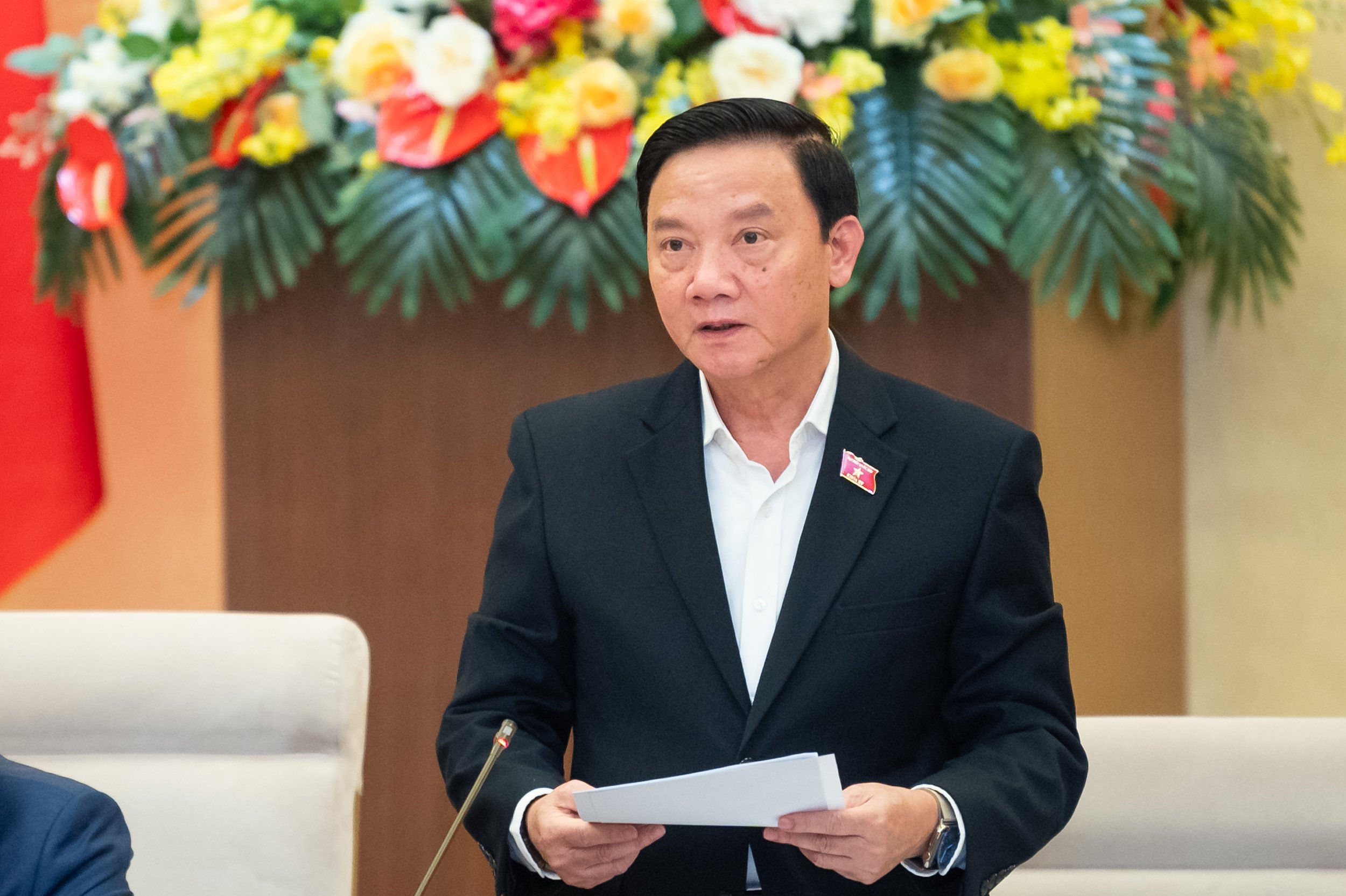 Ph&oacute; Chủ tịch Quốc hội Nguyễn Khắc Định điều h&agrave;nh nội dung thảo luận. Ảnh: Quốc hội