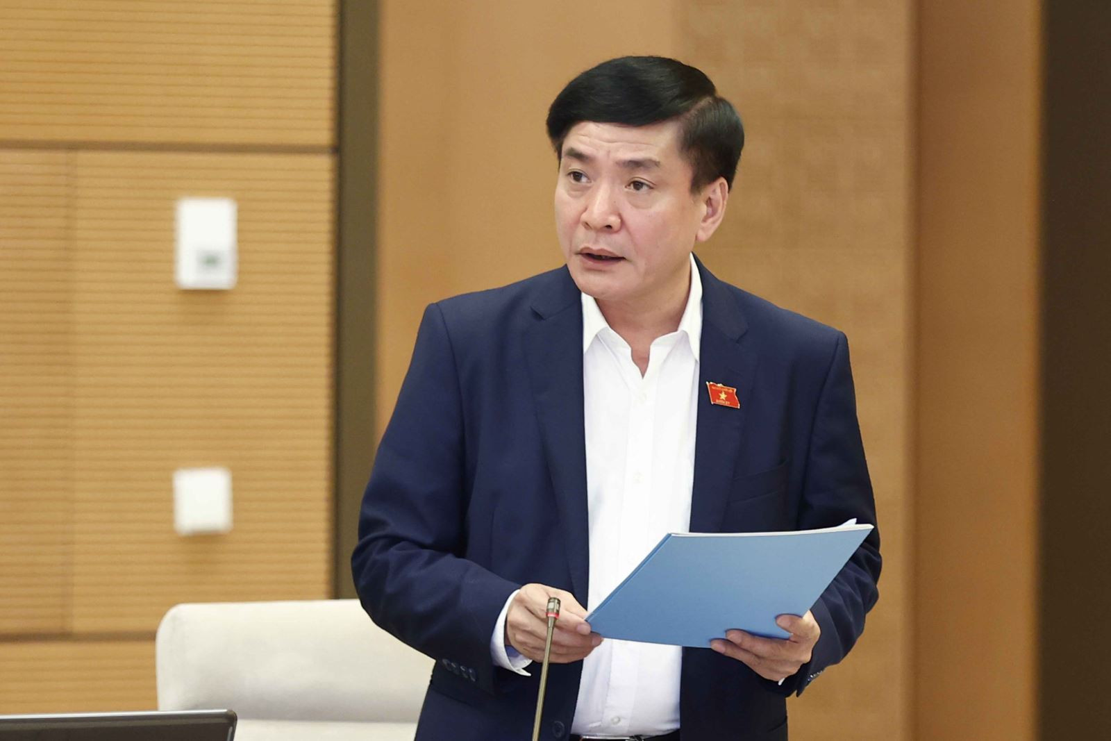 Tổng thư k&yacute; Quốc hội, Chủ nhiệm Văn ph&ograve;ng Quốc hội B&ugrave;i Văn Cường ph&aacute;t biểu. Ảnh: TXVN