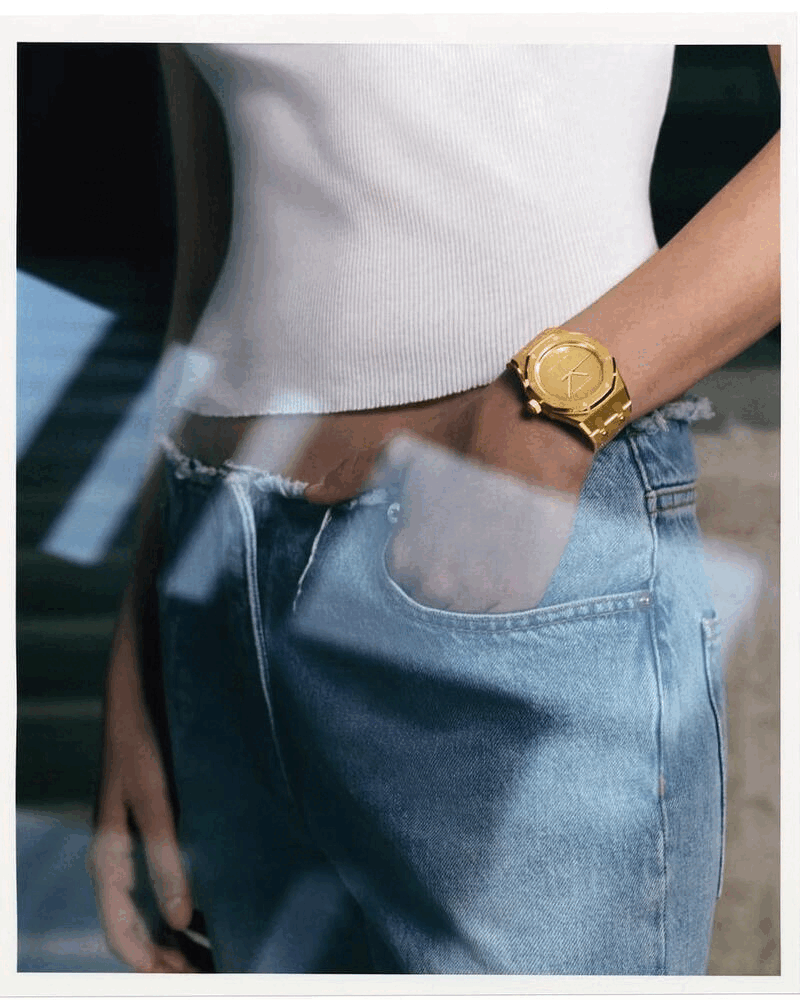 Phi&ecirc;n bản mới đ&aacute;nh dấu sự kết hợp giữa Matthew Williams v&agrave; Audemars Piguet nổi bật với vẻ ngo&agrave;i v&agrave;ng trắng hoặc v&agrave;ng hồng được đ&aacute;nh b&oacute;ng mờ.