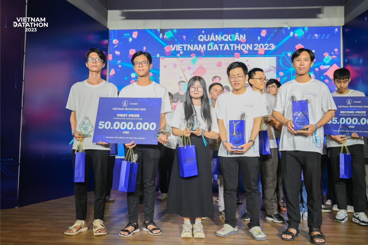 Giải nhất thuộc về đội HKKTT của Trường Đại học Khoa học Tự nhi&ecirc;n, Đại học Quốc gia TPHCM