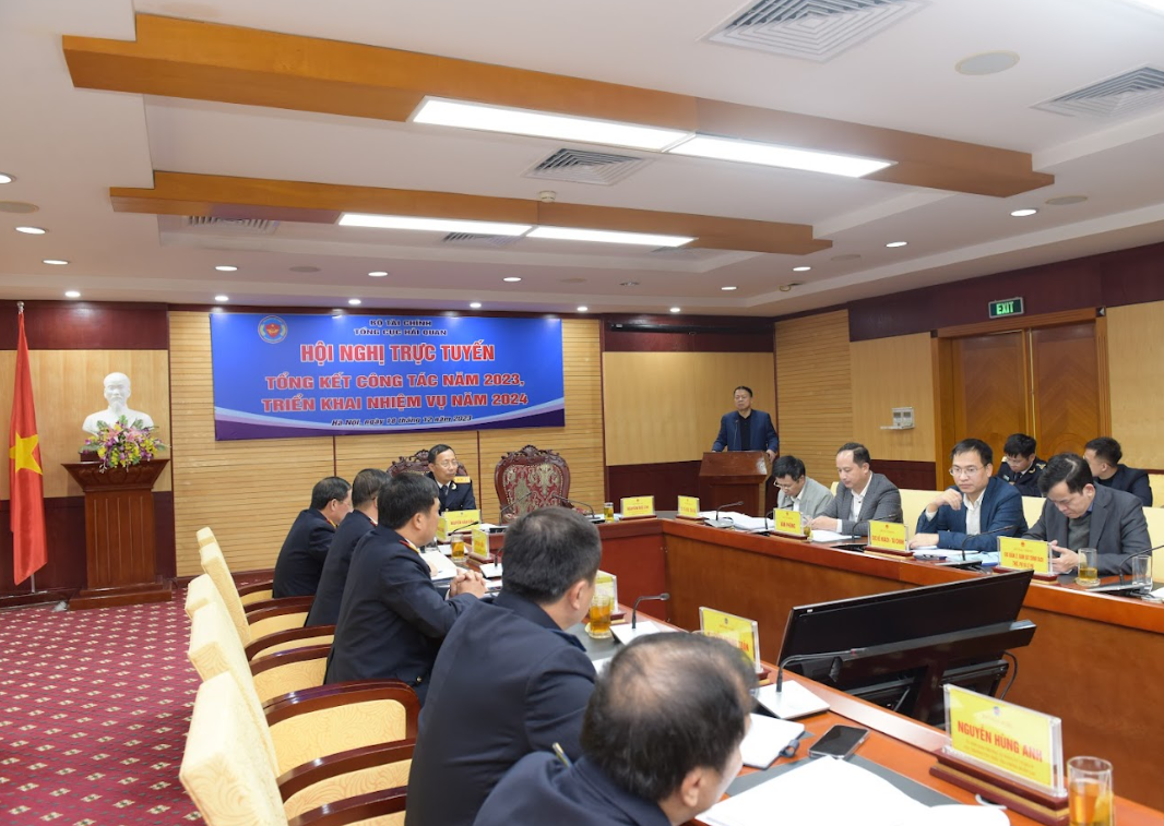 Thứ trưởng Bộ T&agrave;i ch&iacute;nh Nguyễn Đức Chi đ&aacute;nh gi&aacute; cao những nỗ lực của ng&agrave;nh hải quan.