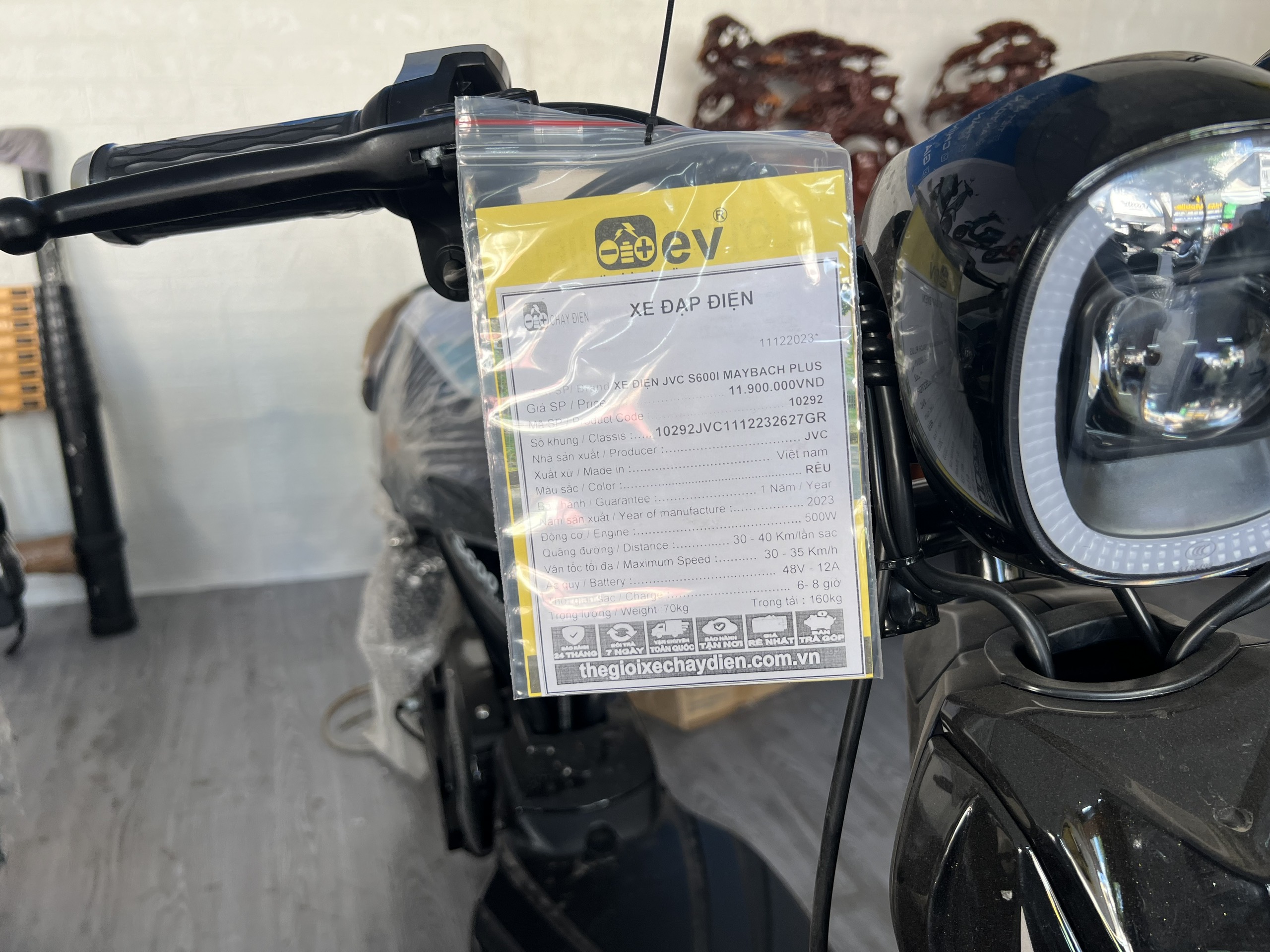 Th&ocirc;ng tin gắn tr&ecirc;n từng xe lại thể hiện l&agrave; &ldquo;xe đạp điện&rdquo;.