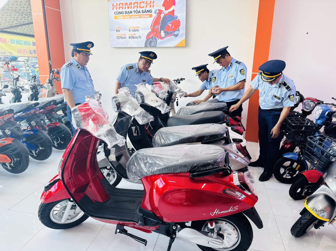 Lực lượng QLTT tỉnh An Giang kiểm tra điểm kinh doanh Công ty cổ phần Hamachi Việt Nam, địa chỉ 1138 Trần Hưng Đạo, phường Mỹ Bình, thành phố Long Xuyên.