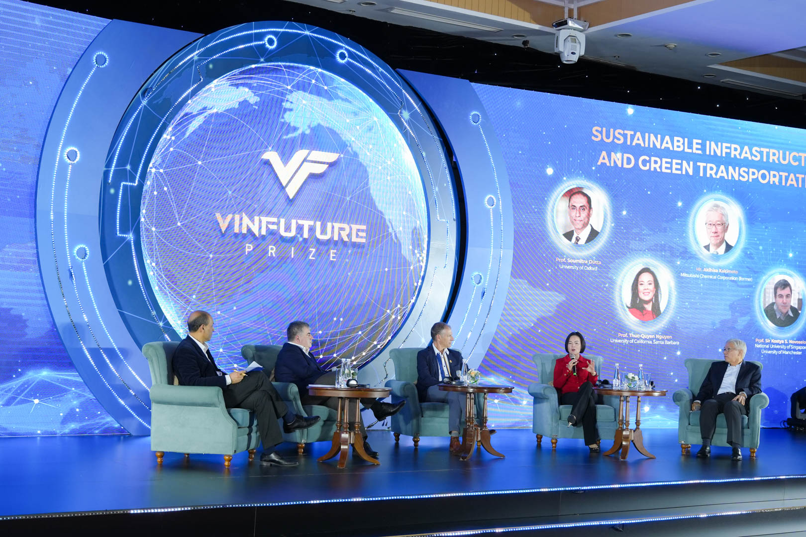 Các chuyên gia tại tọa đàm Cơ sở hạ tầng bền vững và giao thông xanh” ngày 19/12/2023.