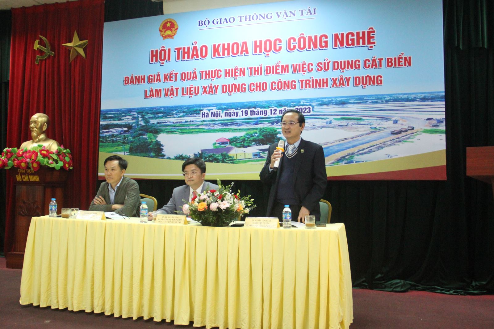 Hội thảo khoa học c&ocirc;ng nghệ đ&aacute;nh gi&aacute; kết quả thực hiện th&iacute; điểm việc sử dụng c&aacute;t biển l&agrave;m vật liệu x&acirc;y dựng. Ảnh: Xu&acirc;n Nguy&ecirc;n.