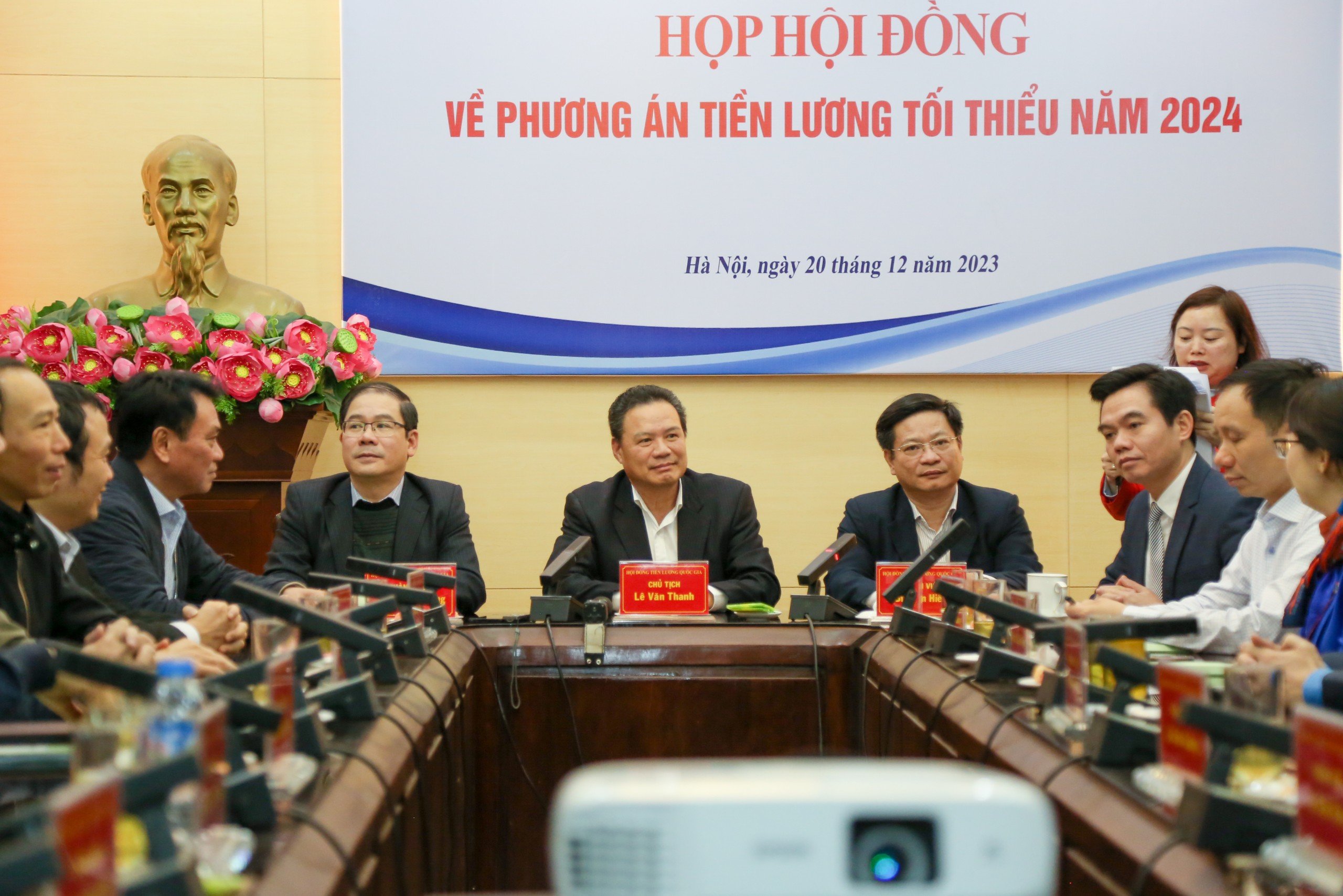 Hội đồng Tiền lương Quốc gia thống nhất tăng lương tối thiểu năm 2024. Ảnh - Gia Đoàn.