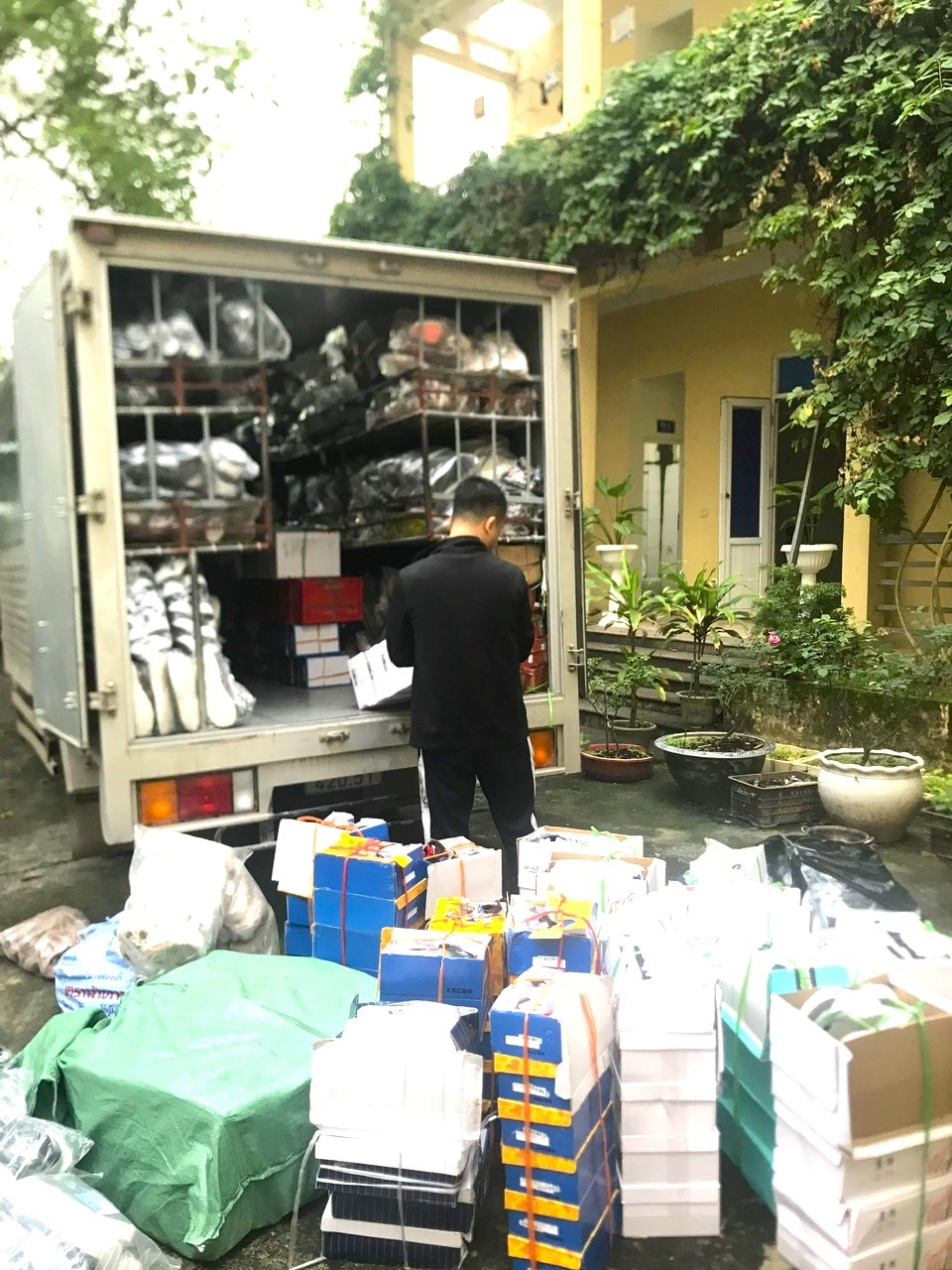Hàng hóa vi phạm vừa bị lực lượng Đội Quản lý thị trường số 14-Cục Quản lý thị trường Thanh Hóa phát hiện