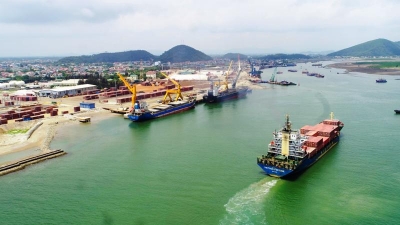 Nghe An supporting businesses transporting cargo via Cua Lo Port