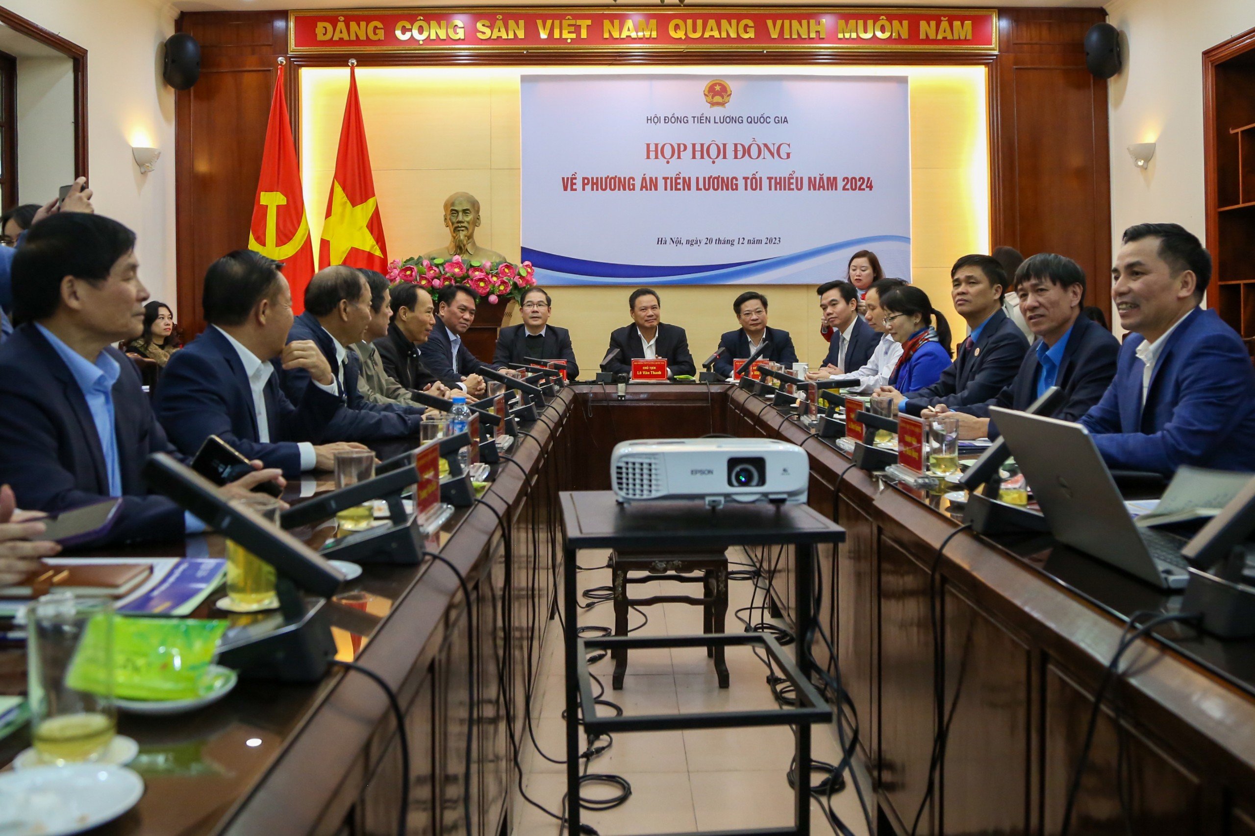 Đa số thành viên Hội đồng đồng thuận mức tăng. 