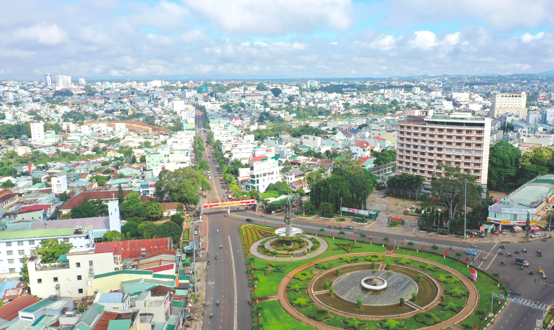 TP. Pleiku cùng với TP. Buôn Ma Thuột và TP. Đà Lạt được chọn là 3 cực tăng trưởng của vùng Tây Nguyên. 