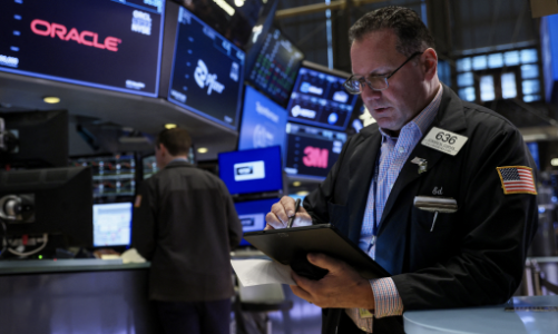 Chứng khoán Mỹ “đỏ lửa” do nhà đầu tư chốt lời, giá dầu tăng nhẹ