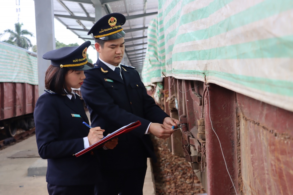 Cơ quan hải quan xác định 625 doanh nghiệp trọng điểm trong hoạt động lợi dụng tờ khai luồng xanh, luồng vàng.