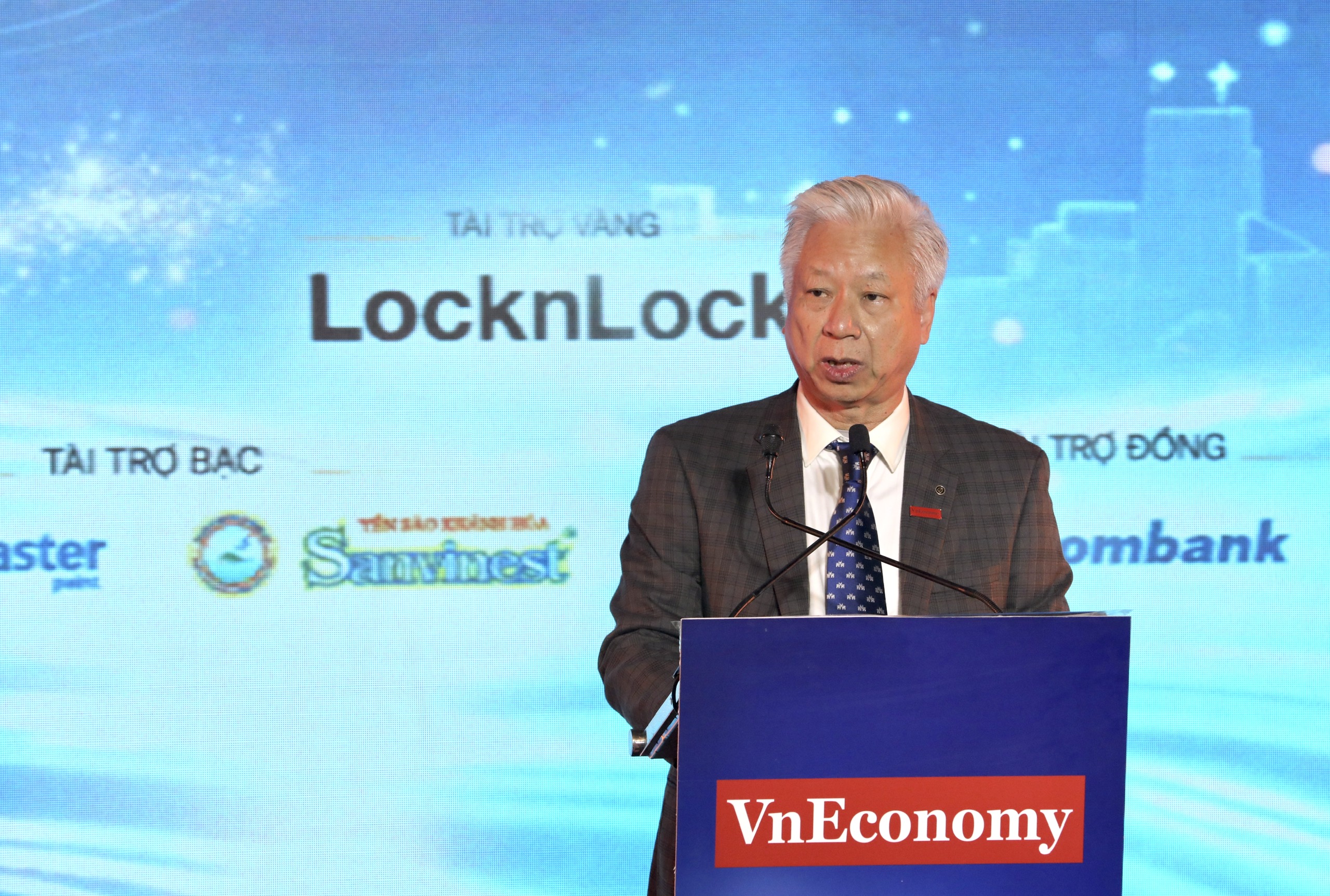Ông Đào Quang Bính, Tổng Giám đốc, Tổng Thư ký Tòa soạn Tạp chí Kinh Tế Việt Nam – VnEconomy phát biểu tại Lễ Công bố & Vinh danh Top 50 Sản phẩm - Dịch vụ Tin Dùng Việt Nam 2023. Ảnh: Việt Dũng.