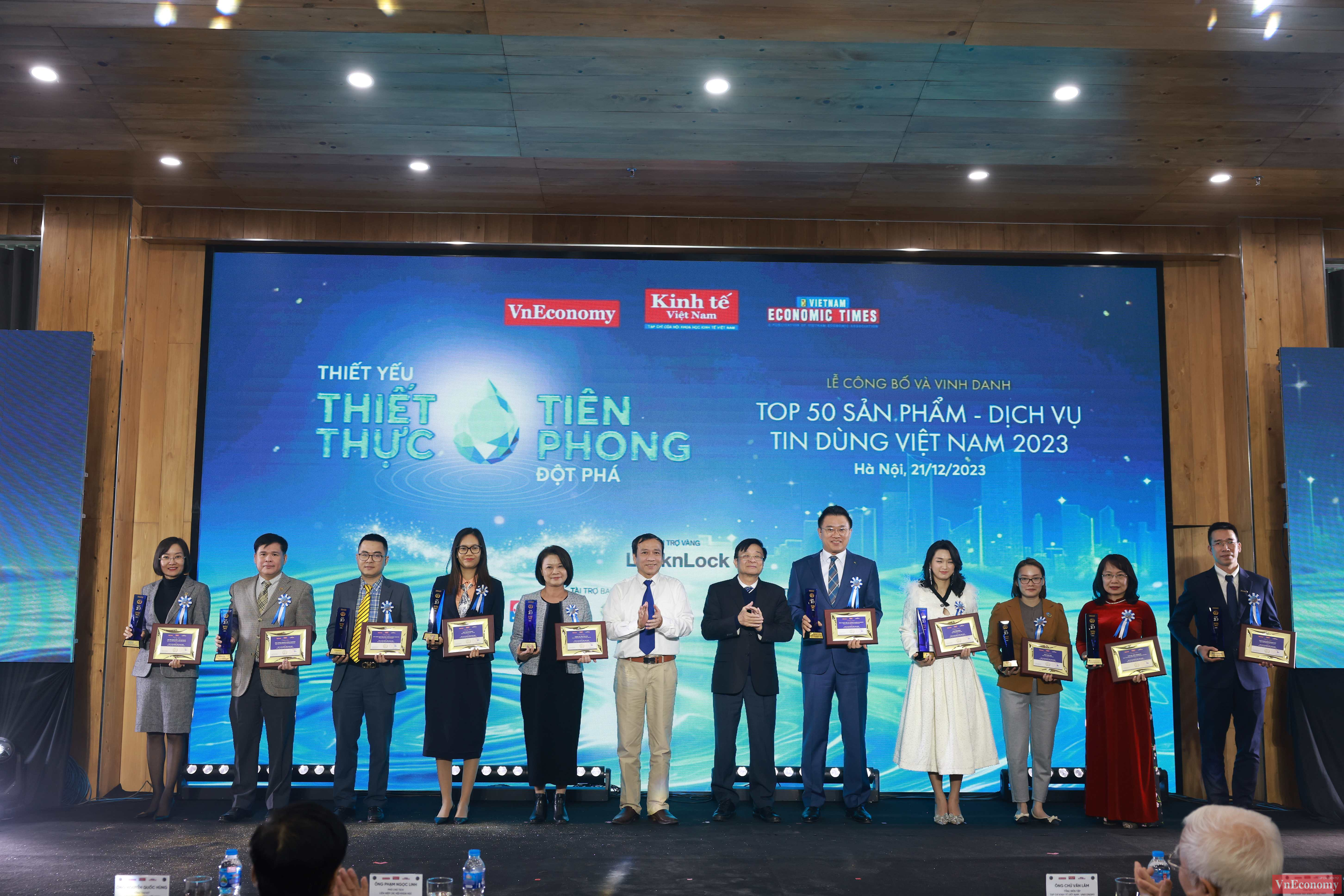 10 sản phẩm – dịch vụ được vinh danh thuộc nhóm ngành Ngân hàng, Bảo hiểm, Chứng khoán.