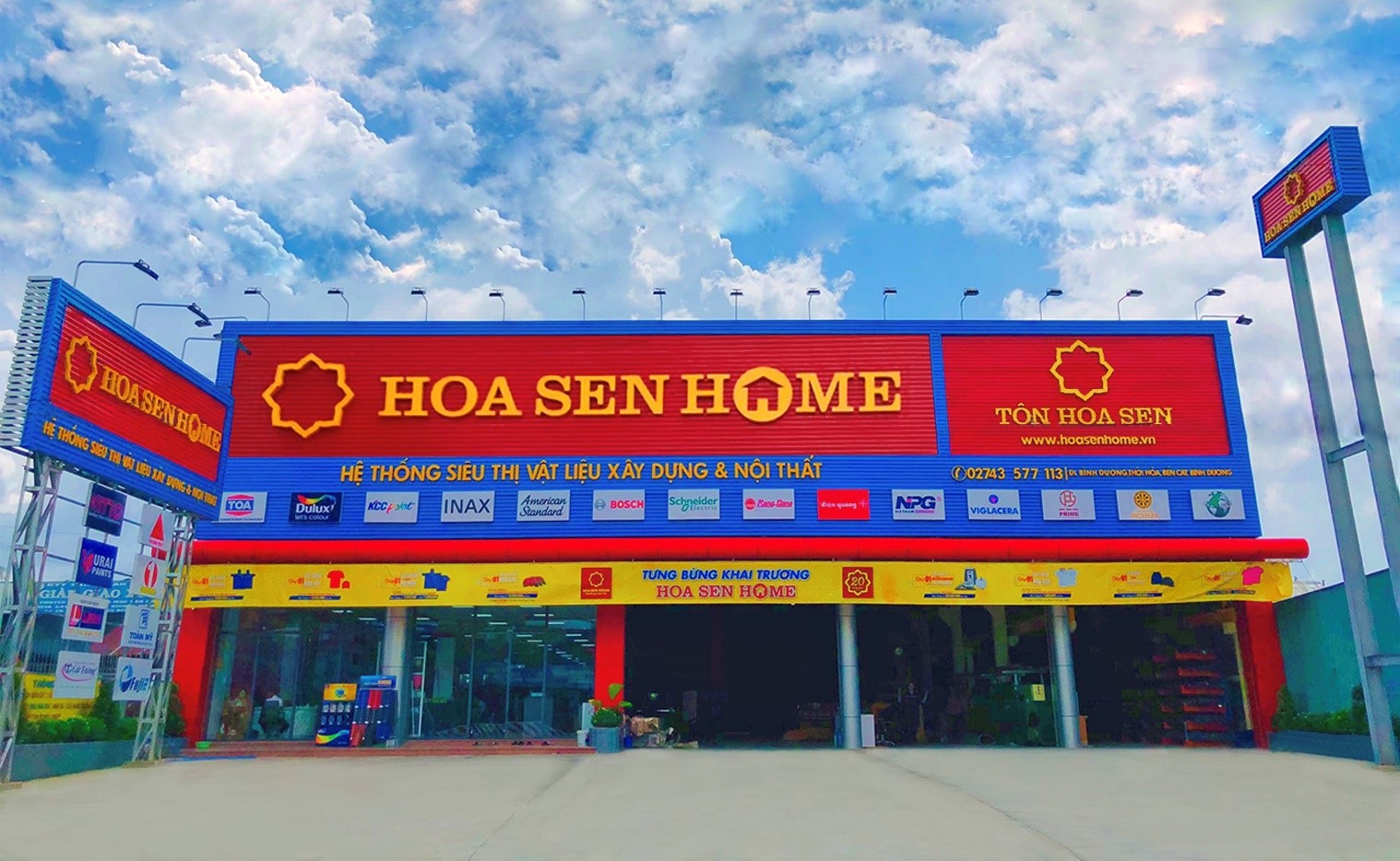 Hệ thống Siêu thị Vật liệu xây dựng và Nội thất Hoa Sen Home của Tập đoàn Hoa Sen.