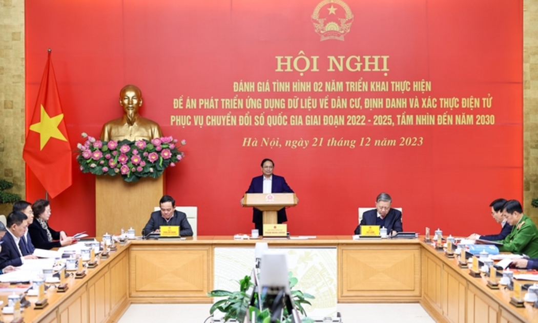Thủ tướng chủ trì Hội nghị trực tuyến toàn quốc đánh giá tình hình 2 năm triển khai thực hiện Đề án 06 chiều 21/12. Ảnh: VGP/Nhật Bắc.