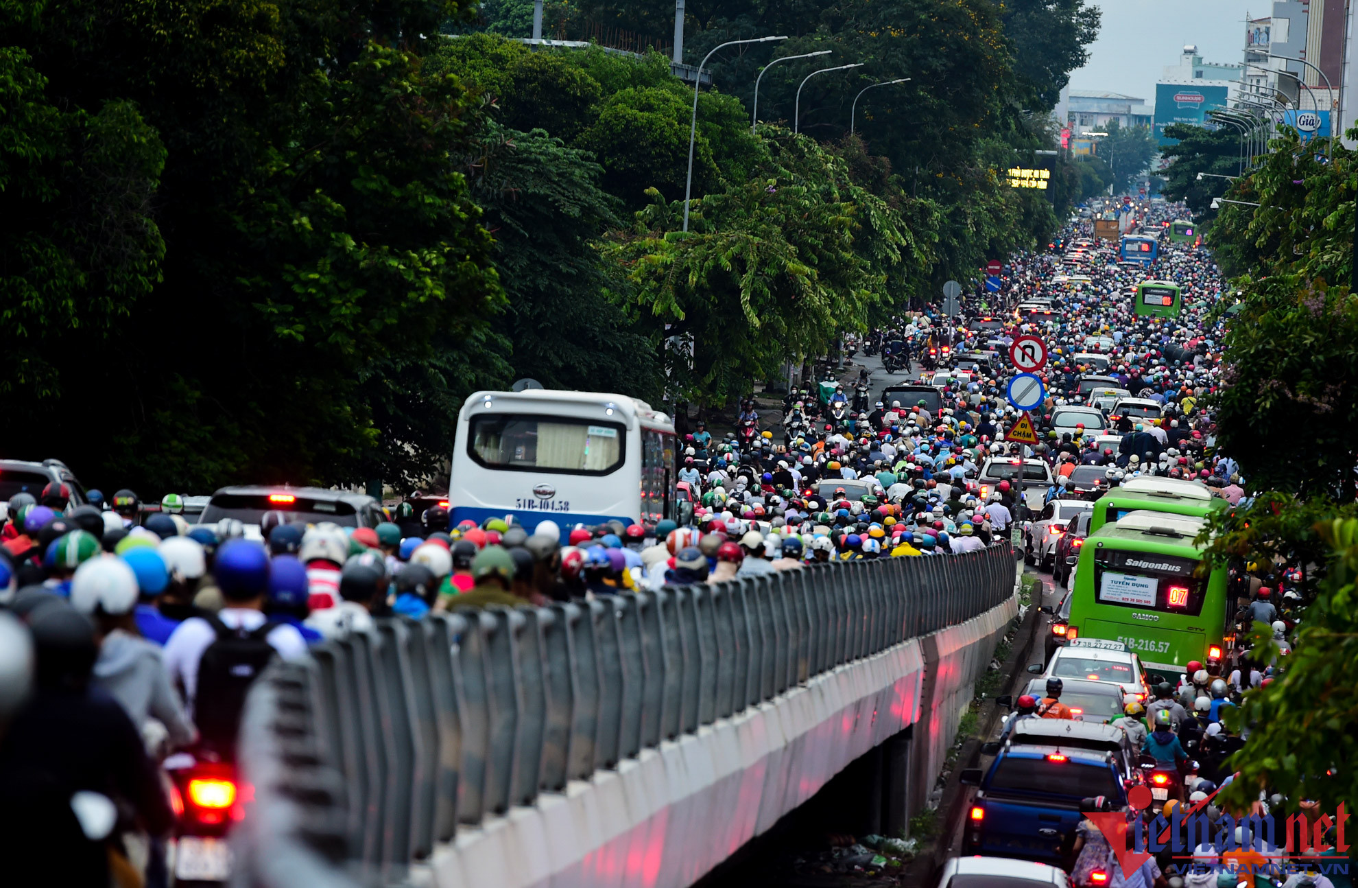 TP.HCM tăng cường các biện pháp hạn chế ùn tắc giao thông dịp lễ, Tết - Ảnh minh hoạ