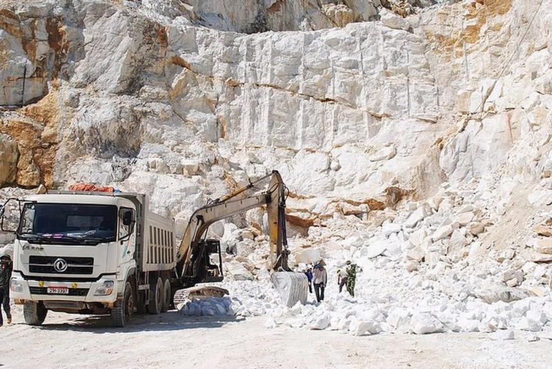 PM approves plan to open mines for construction materials
