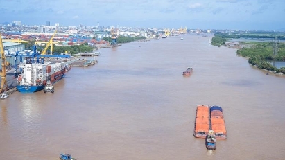 Passenger and cargo transport by inland waterways on the rise