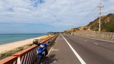 Phu Yen to build coastal road to boost sea-based economy