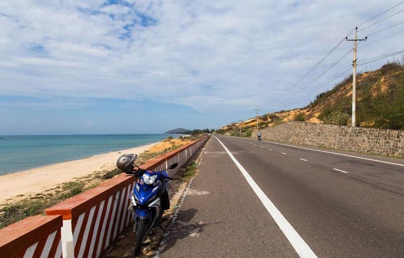 Phu Yen to build coastal road to boost sea-based economy