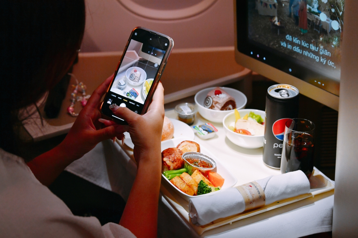 Các hành khách đã check-in, sẵn sàng hòa mình vào không khí Giáng Sinh cùng Vietnam Airlines.