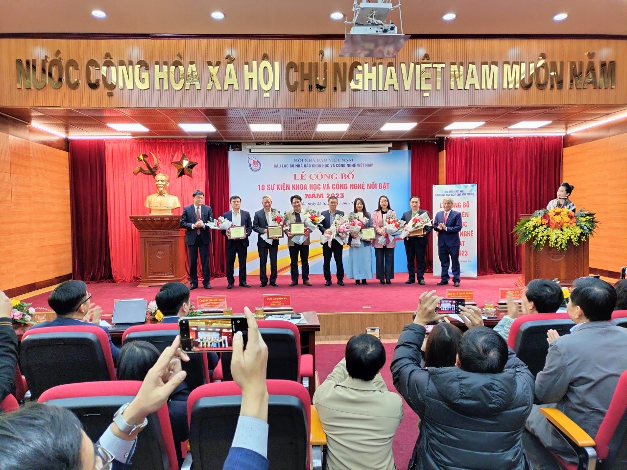 Câu lạc Bộ Nhà báo Khoa học và Công nghệ công bố danh sách 10 sự kiện khoa học và công nghệ tiêu biểu năm 2023.