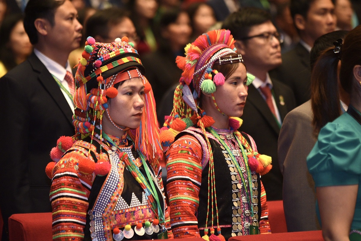 Nhiều đại biểu nữ d&acirc;n tộc thiểu số từ v&ugrave;ng s&acirc;u v&ugrave;ng xa về H&agrave; Nội dự Đại hội Hội N&ocirc;ng d&acirc;n Việt Nam.