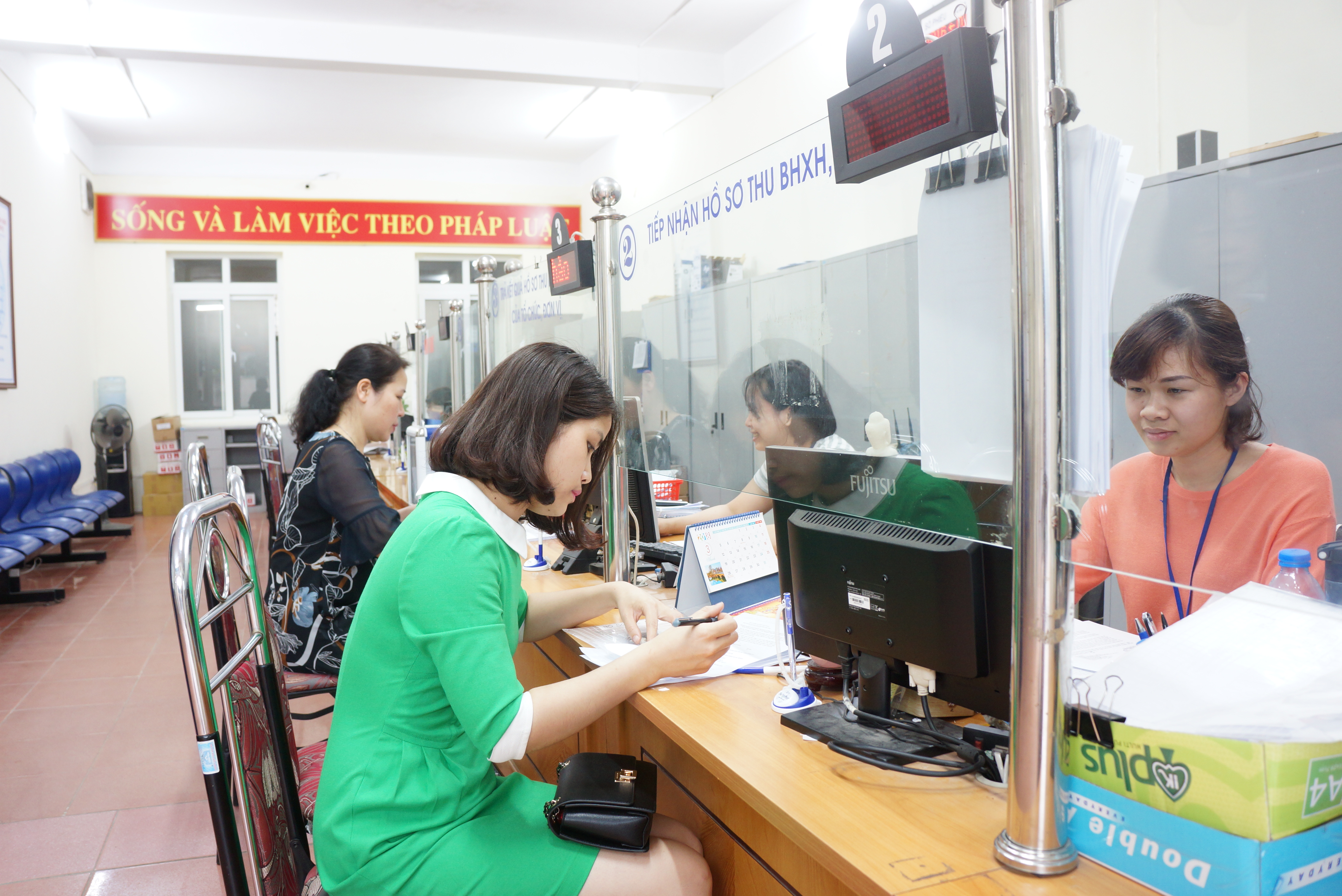 Đề xuất người lao động tham gia bảo hiểm xã hội từ ngày Luật Bảo hiểm xã hội (sửa đổi) có hiệu thì không được nhận bảo hiểm xã hội một lần. Ảnh: Dũng Hiếu.
