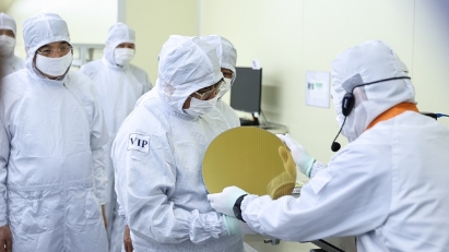 PM visits first semiconductor chip manufacturer in Vietnam’s north