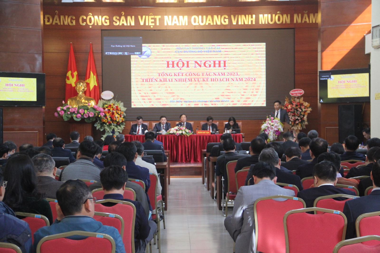 To&agrave;n cảnh hội nghị.